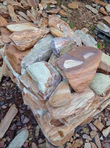 Златолит жёлтый, жёлто-зелёный глыбки и валуны для ланшафтного дизайна купить в Республике Тыва