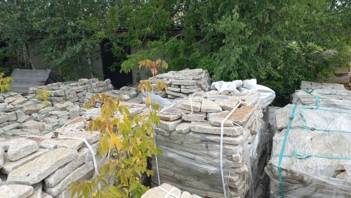 Плитняк галтованный гранитный для ландшафтного дизайна купить в Республике Тыва