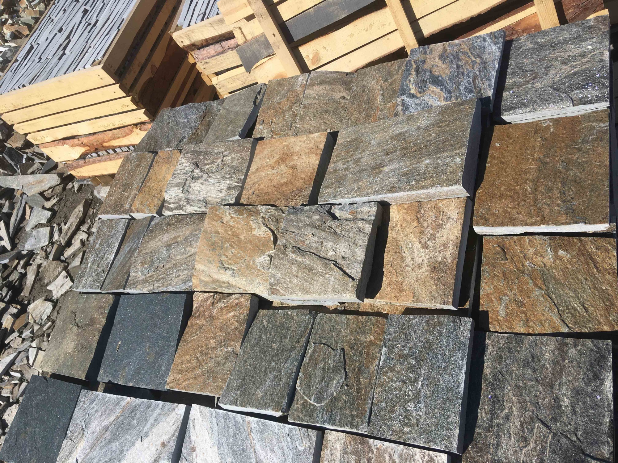 Плитка пилёная златолит Уральский для цоколя, отмостки купить в Республике Тыва