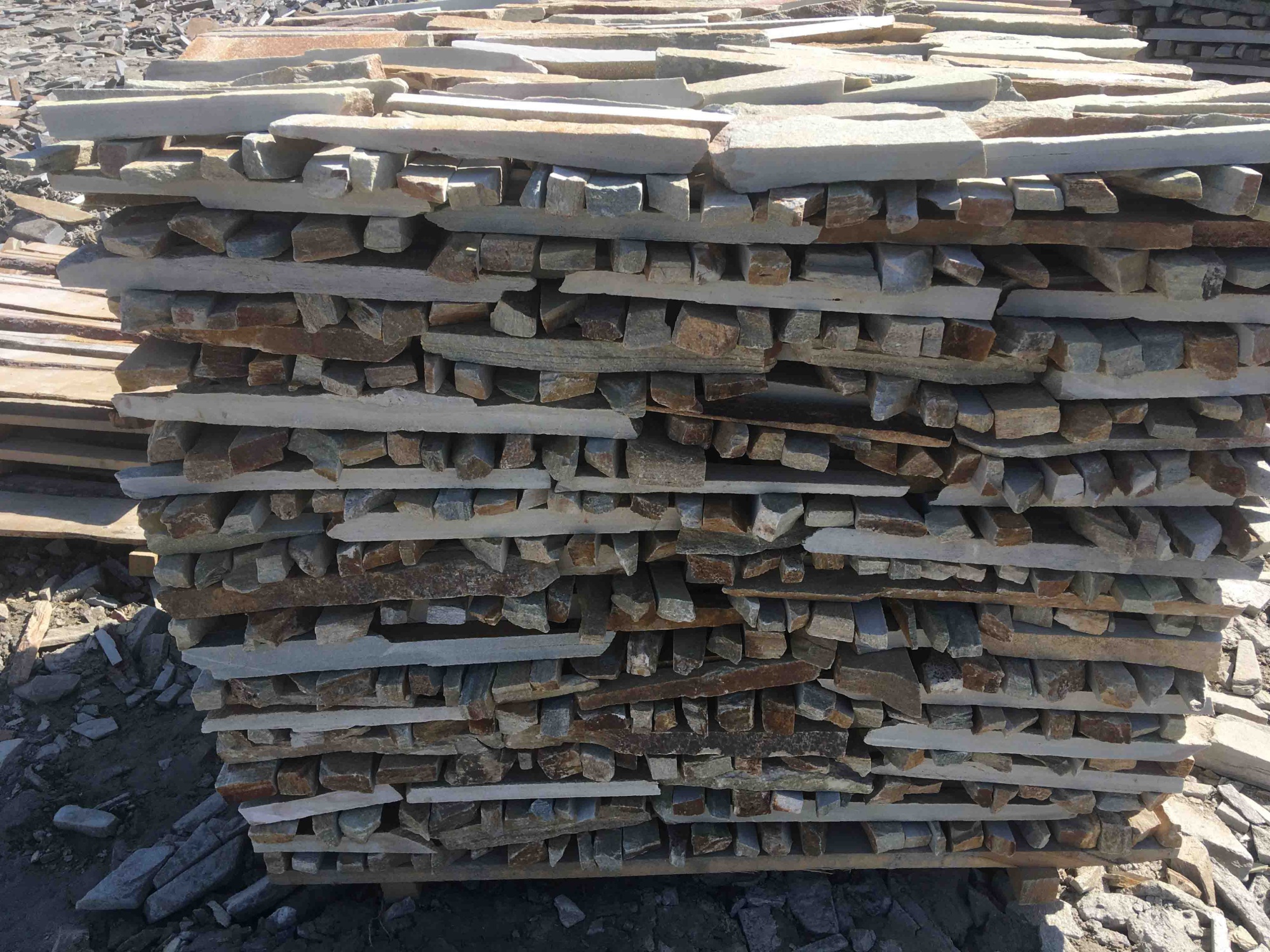 Горбушка златолит золотистый для облицовки купить в Республике Тыва