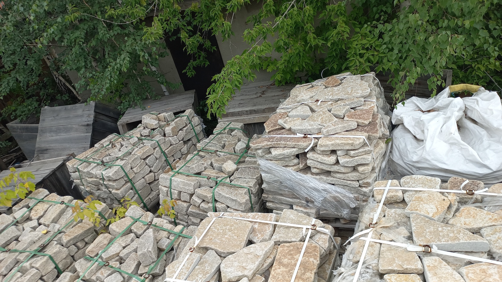 Плитняк гранитный галтованный купить в Республике Тыва