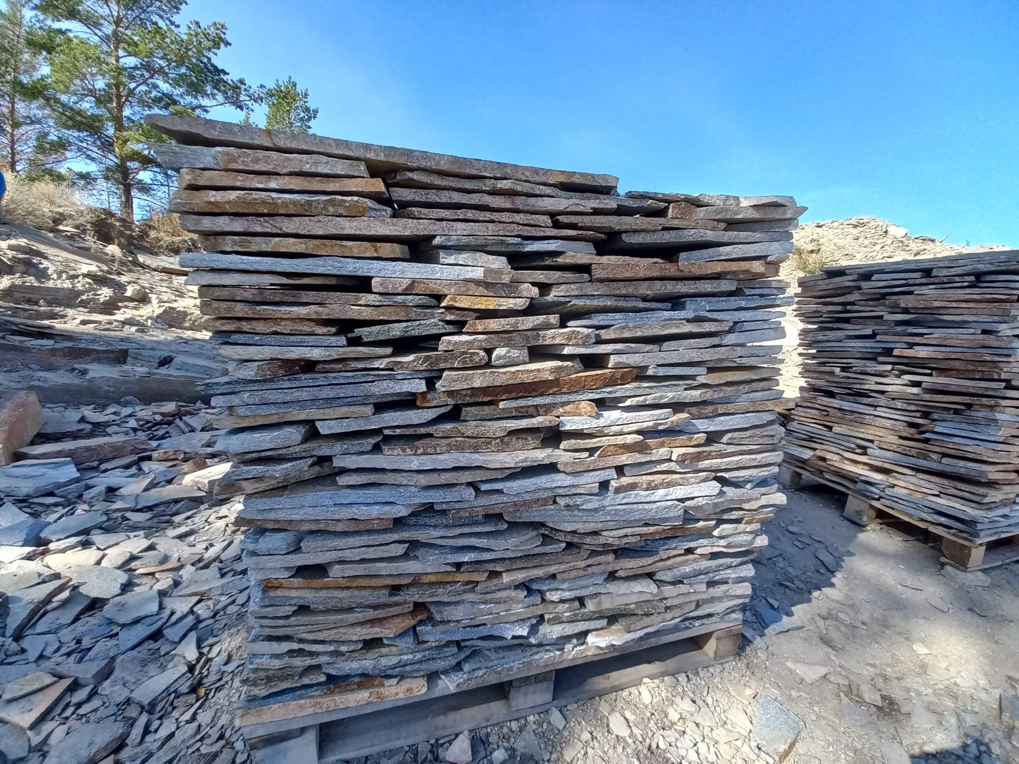 Плитняк златолит серебристый для фасада купить в Республике Тыва