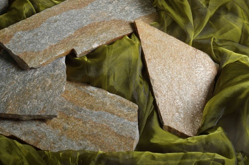 Плитняк златолит Уральский для цоколя, отмостки купить в Республике Тыва