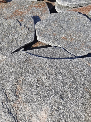 Златолит серебристый галтованный для лестниц купить в Республике Тыва